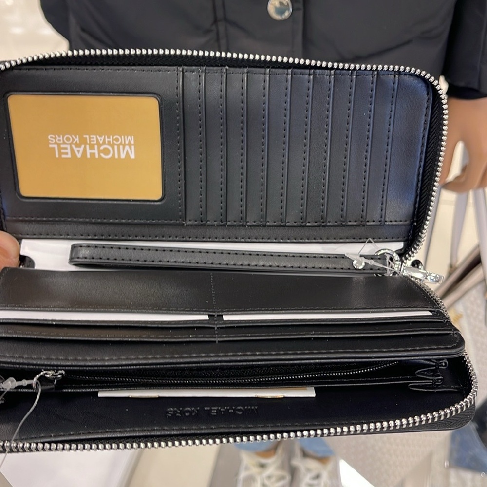 Michael Kors Jet Set Travel Large Signature Logo and Metallic Continental Wallet - Picture 9 of 16